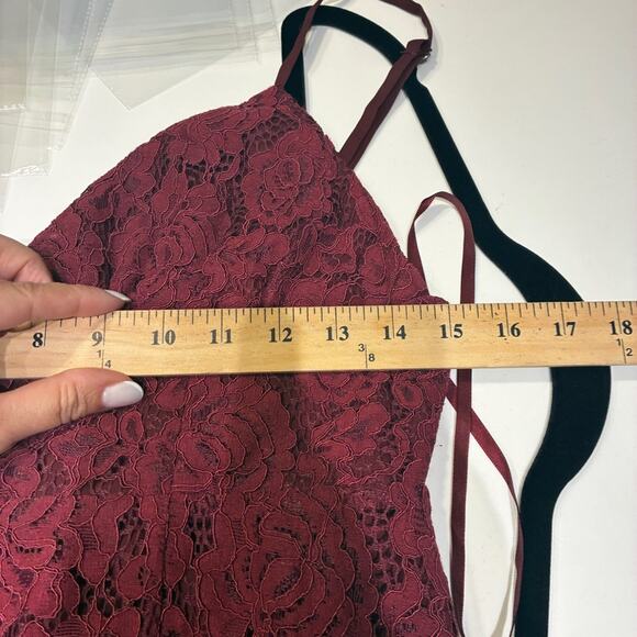 Fame and Partners Burgundy Lace Gown Sz 8 - Picture 9 of 12